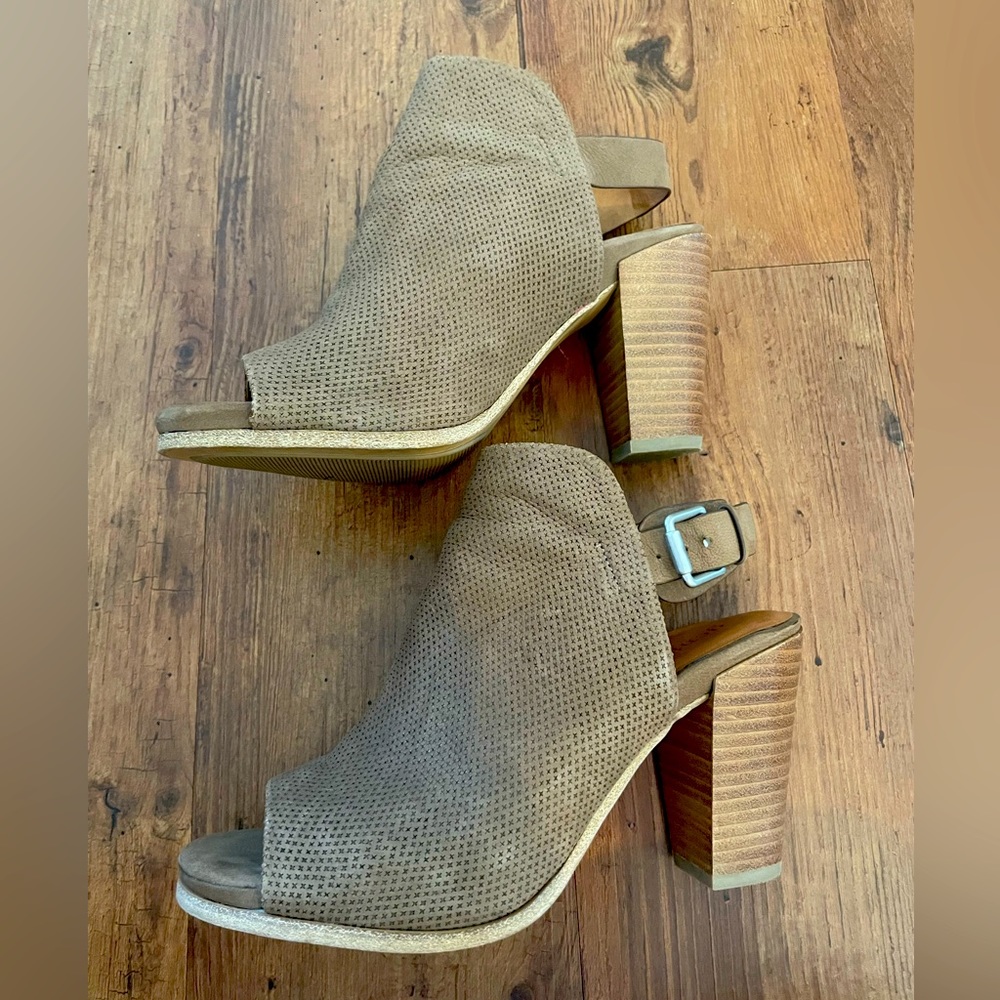 Gentle Souls by Kenneth Cole, Shiloh Peep Toe Booties, Size 7.5